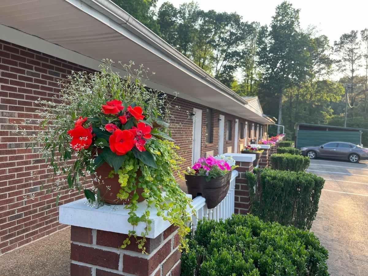 Pinetree Inn Parsons Exterior photo