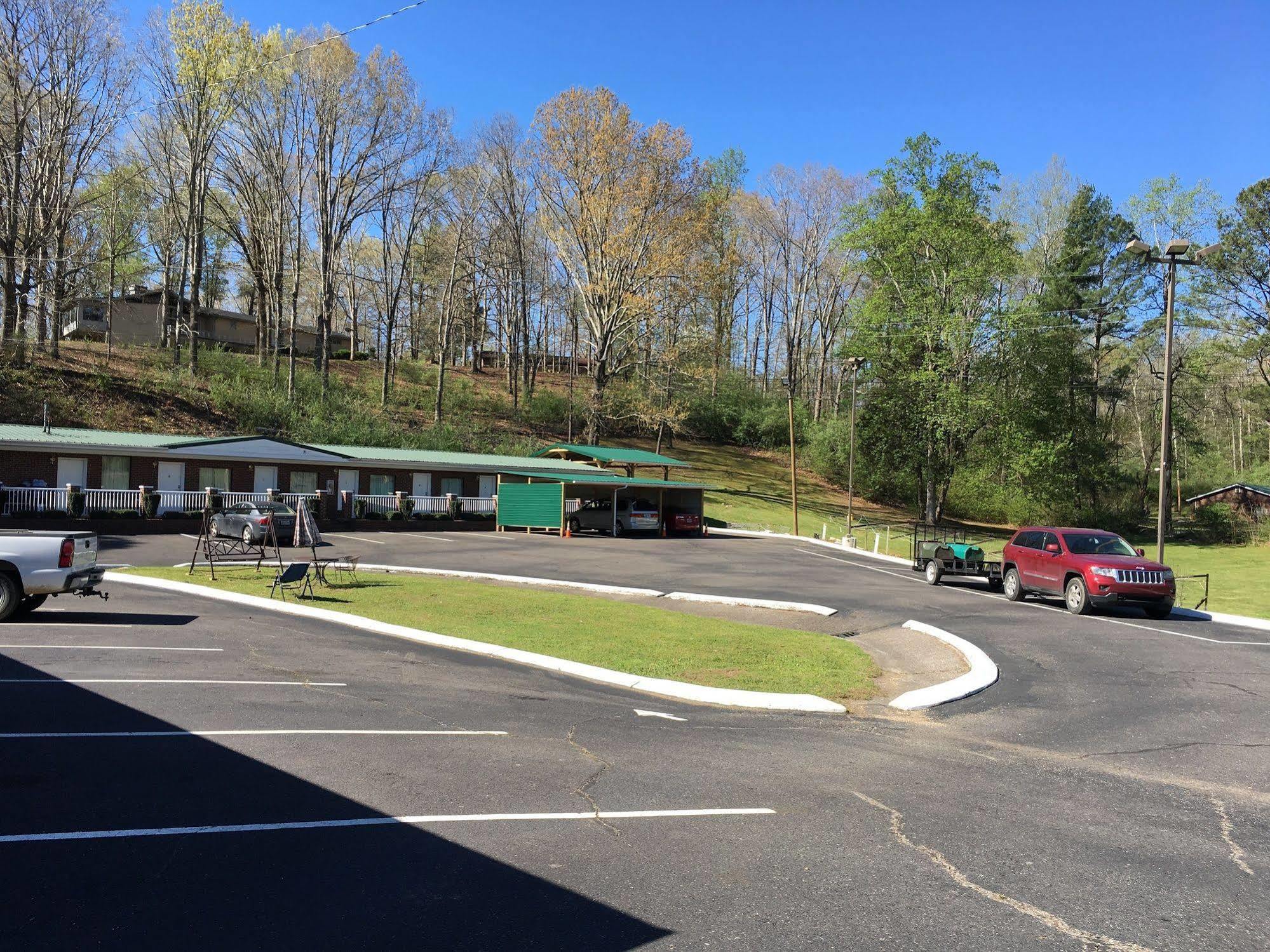 Pinetree Inn Parsons Exterior photo